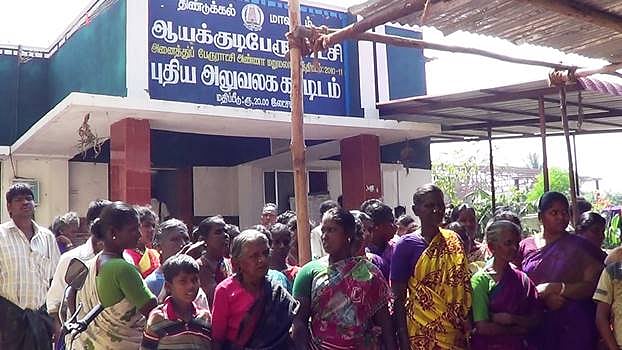 குடிநீர் வசதி செய்து தரக்கோரி ஆயக்குடி பேரூராட்சி முற்றுகை